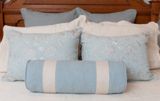 Bedding-with-pillows-Light-blue