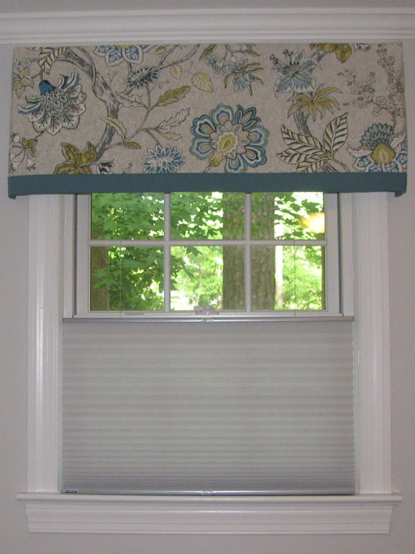 Bathroom-Valance-with-Banding-TDBU-Cell-Shades