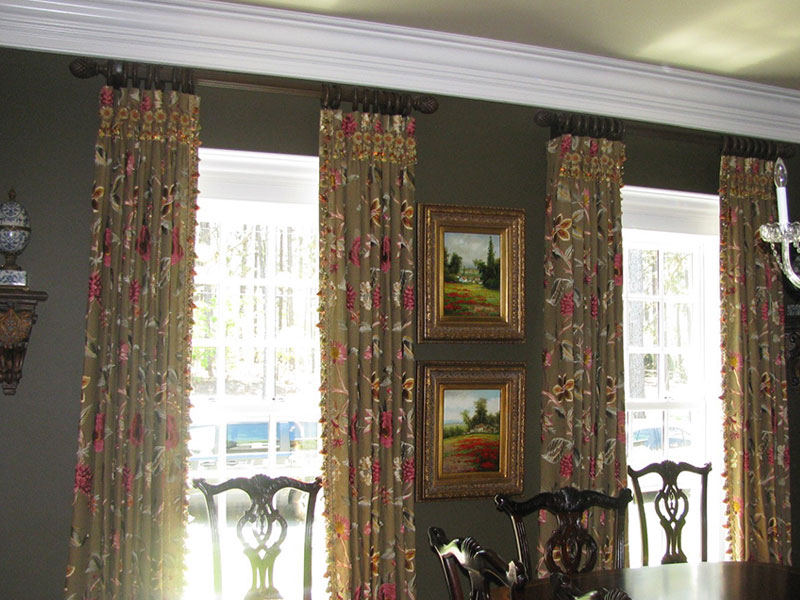 Dining-Room-Goblet-Pleated-Drapery-Panels-Trim-Detail