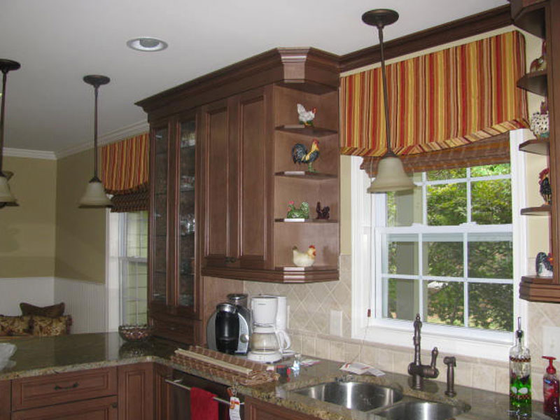 Kitchen-Woven-Woods-with-Custom-Valance