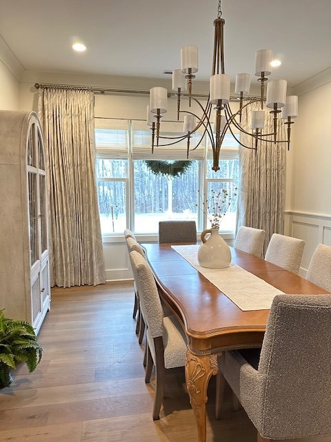Blinds and Drapes in a Dining Room and Living Room